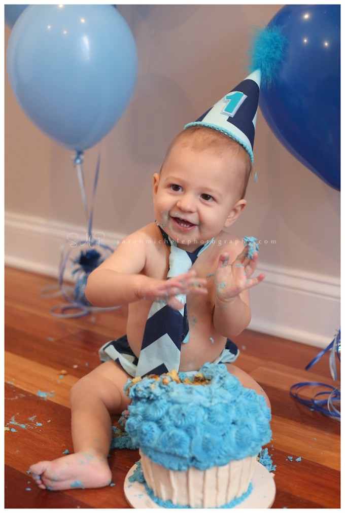 Maryland Family photographer with dark and light blue chevron and tie