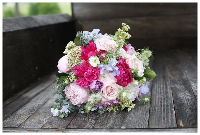 Frederick wedding photographer  bouquet