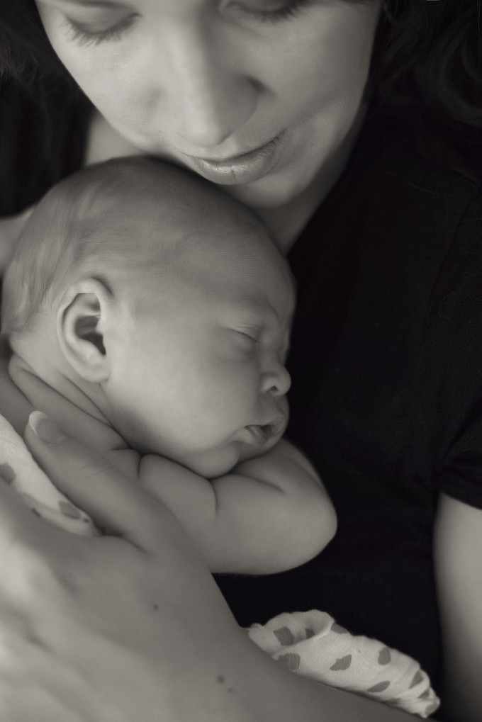 Annapolis newborn Photographer momma baby 