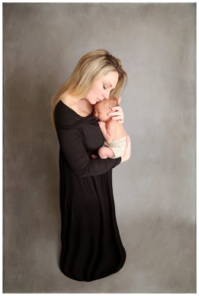Annapolis Newborn Photographer mommy and baby