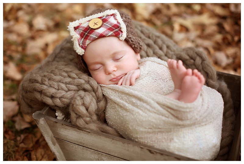 Baltimore newborn photographer outdoor fall