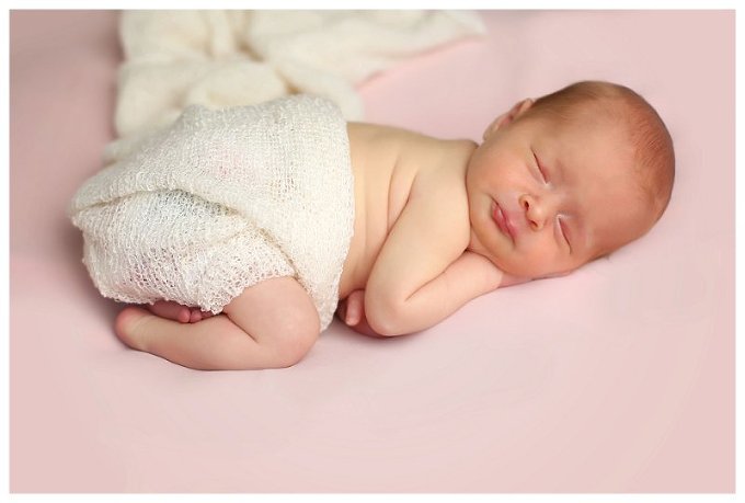 Annapolis Newborn photographer baby girl in pink 